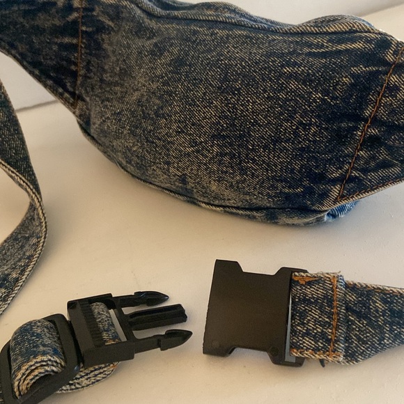 Pacific Connections denim hip bag with adjustible strap front zip close pocket - Picture 8 of 16